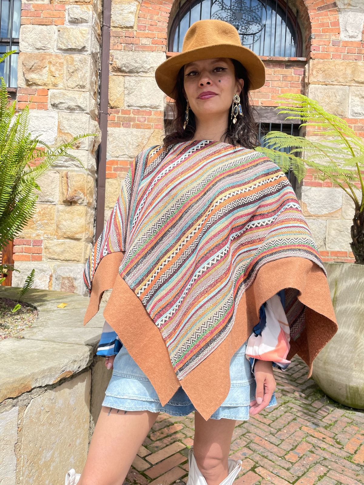 Ruana en punta cenefa Rubi