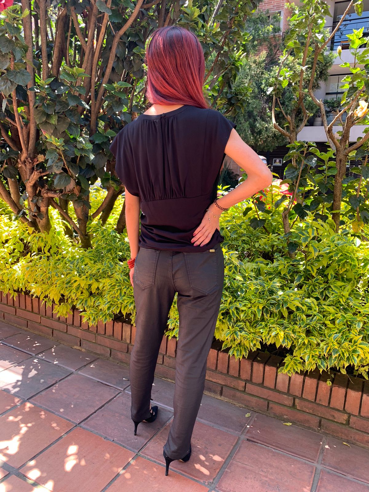 Top recogido Tina Negro