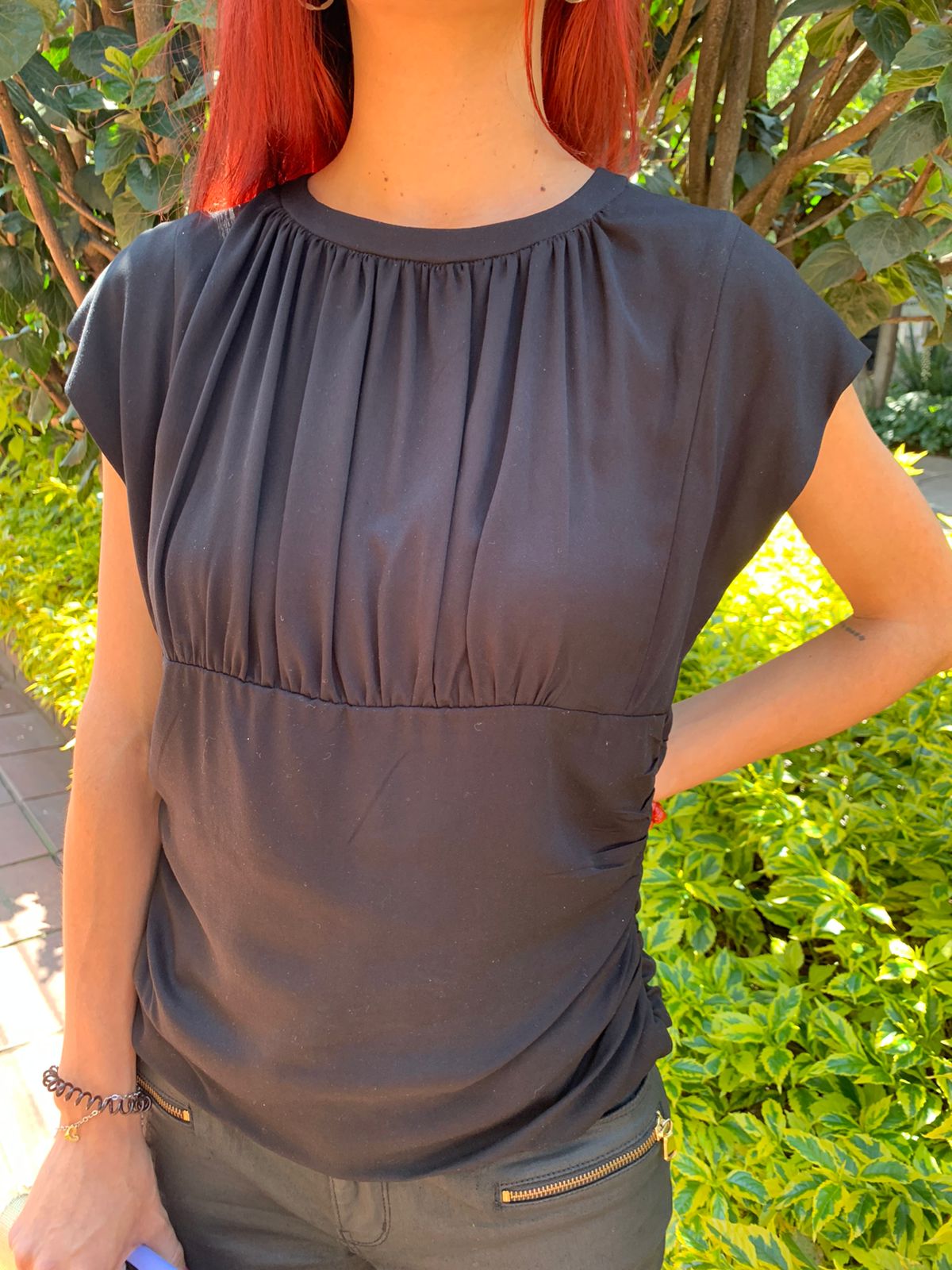 Top recogido Tina Negro